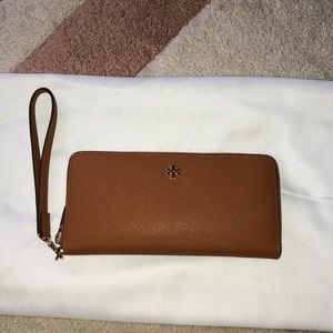 Tory Burch continental Zip Wallet Large Wristlet